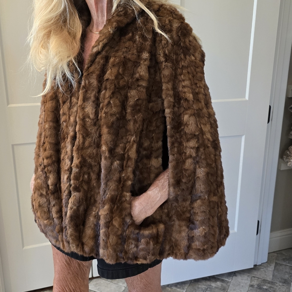 Vintage Mink Cape / Shawl In Rich Brown - Picture 3 of 10